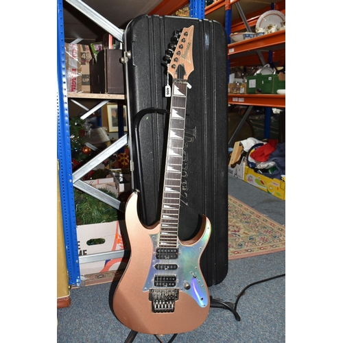 406 - AN IBANEZ RG550 LIMITED EDITION ELECTRIC GUITAR AND HARD CASE marked 'F9937537 Japan' to the back of... 