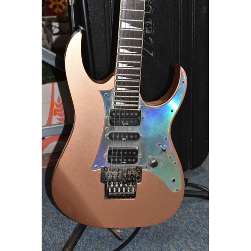 406 - AN IBANEZ RG550 LIMITED EDITION ELECTRIC GUITAR AND HARD CASE marked 'F9937537 Japan' to the back of... 