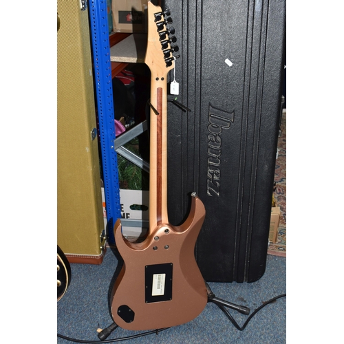 406 - AN IBANEZ RG550 LIMITED EDITION ELECTRIC GUITAR AND HARD CASE marked 'F9937537 Japan' to the back of... 