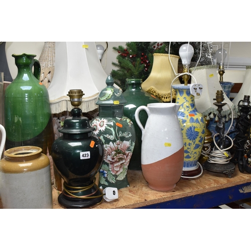 423 - A LARGE QUANTITY OF LAMPS AMD DECORATIVE ORNAMENTS to include approximately fourteen lamps of assort... 