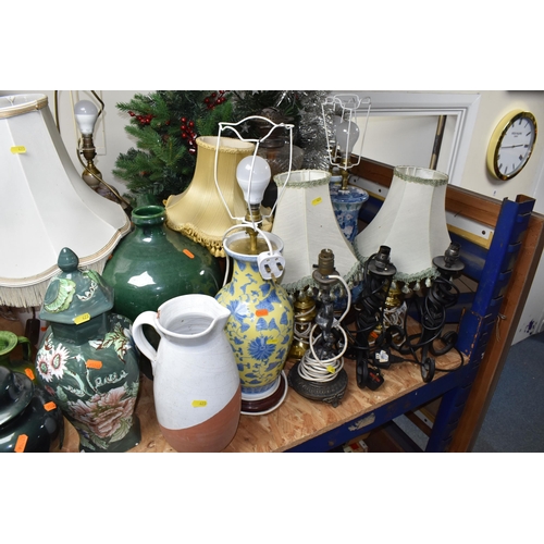 423 - A LARGE QUANTITY OF LAMPS AMD DECORATIVE ORNAMENTS to include approximately fourteen lamps of assort... 