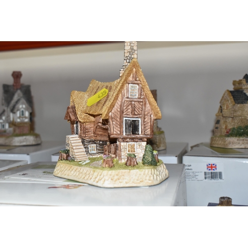 435 - A GROUP OF FOURTEEN BOXED DAVID WINTER COTTAGES SCULPTURES to include a limited edition 'Quindene Ma... 