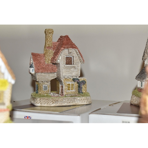 435 - A GROUP OF FOURTEEN BOXED DAVID WINTER COTTAGES SCULPTURES to include a limited edition 'Quindene Ma... 