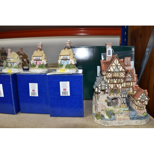 435 - A GROUP OF FOURTEEN BOXED DAVID WINTER COTTAGES SCULPTURES to include a limited edition 'Quindene Ma... 