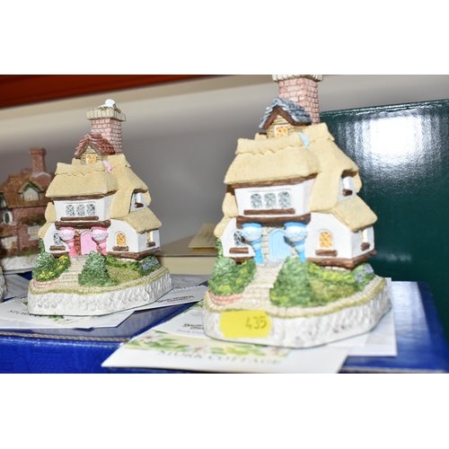 435 - A GROUP OF FOURTEEN BOXED DAVID WINTER COTTAGES SCULPTURES to include a limited edition 'Quindene Ma... 