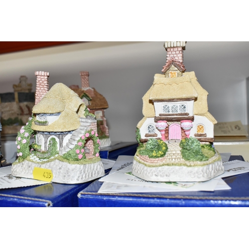 435 - A GROUP OF FOURTEEN BOXED DAVID WINTER COTTAGES SCULPTURES to include a limited edition 'Quindene Ma... 