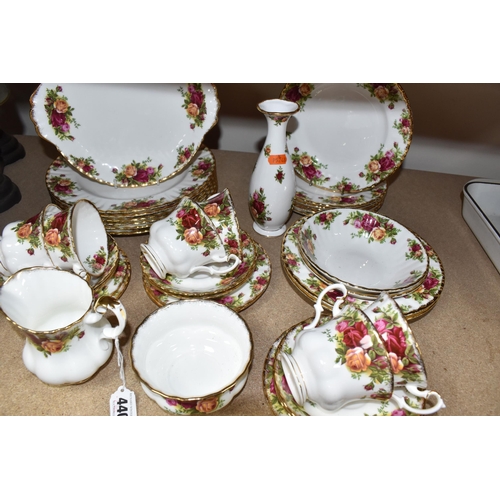 440 - A GROUP OF ROYAL ALBERT 'OLD COUNTRY ROSES' TEA AND DINNER WARES to include six tea cups, six saucer... 