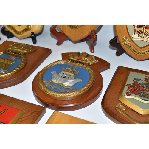 479 - ONE BOX OF VARIOUS COAT OF ARMS/CREST PLAQUES, coat of arms plaques for areas of London to include t... 