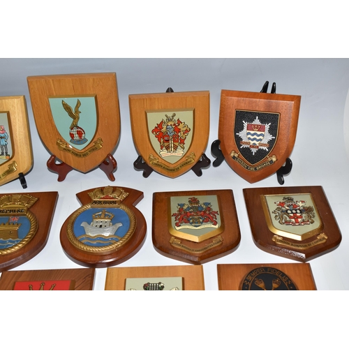 479 - ONE BOX OF VARIOUS COAT OF ARMS/CREST PLAQUES, coat of arms plaques for areas of London to include t... 