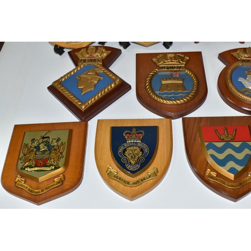 479 - ONE BOX OF VARIOUS COAT OF ARMS/CREST PLAQUES, coat of arms plaques for areas of London to include t... 