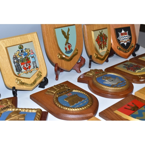 479 - ONE BOX OF VARIOUS COAT OF ARMS/CREST PLAQUES, coat of arms plaques for areas of London to include t... 