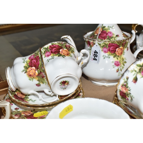 484 - A ROYAL ALBERT 'OLD COUNTRY ROSES' TEASET AND VINTAGE CUTLERY to include a twenty-one piece Old Coun... 