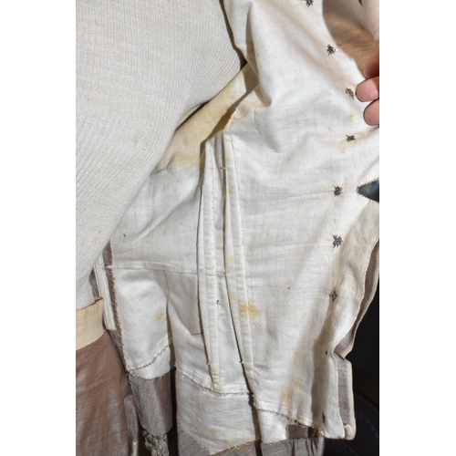 494 - AN EDWARDIAN LADIES' TWO PIECE SUIT DRESS, the bodice jacket and skirt in a pale brown fabric with c... 