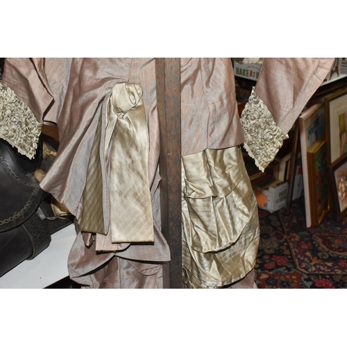 494 - AN EDWARDIAN LADIES' TWO PIECE SUIT DRESS, the bodice jacket and skirt in a pale brown fabric with c... 