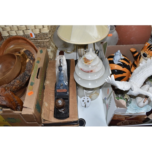 518 - TWO BOXES AND LOOSE MISCELLANEOUS ITEMS, to include a onyx touch lamp, vintage No.5 Stanley plane, l... 