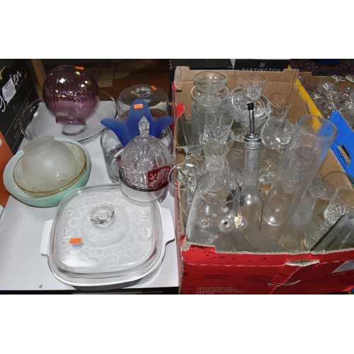 519 - FIVE BOXES AND LOOSE GLASSWARE, to include  a quantity of various drinking glasses wine, tumblers, l... 