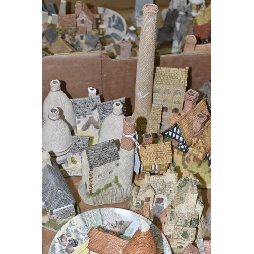 528 - TWO BOXES OF THIRTY-THREE DAVID WINTER AND LILLIPUT LANE SCULPTURES, to include Snow Cottage, Brooks... 