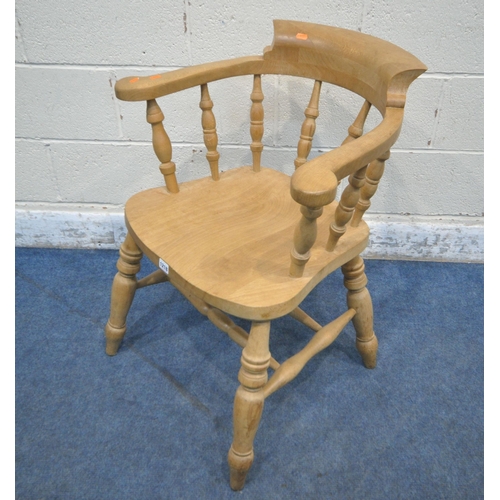 1218 - A LATE 20TH CENTURY BEECH BOW TOP SMOKERS CHAIR, the swept armrests with turned supports, raised on ... 