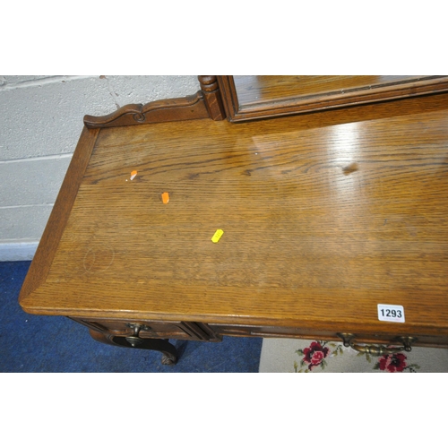 1293 - A LATE 20TH CENTURY OAK DRESSING TABLE, with a single mirror, three drawers, raised on shaped legs, ... 