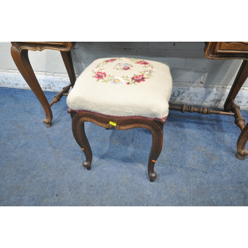 1293 - A LATE 20TH CENTURY OAK DRESSING TABLE, with a single mirror, three drawers, raised on shaped legs, ... 