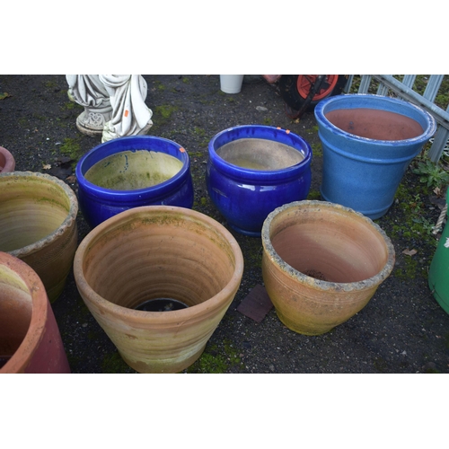 1006 - A SELECTION OF GLAZED, TERRACOTTA AND PLASTIC PLANTERS, of various sizes and styles (20+)