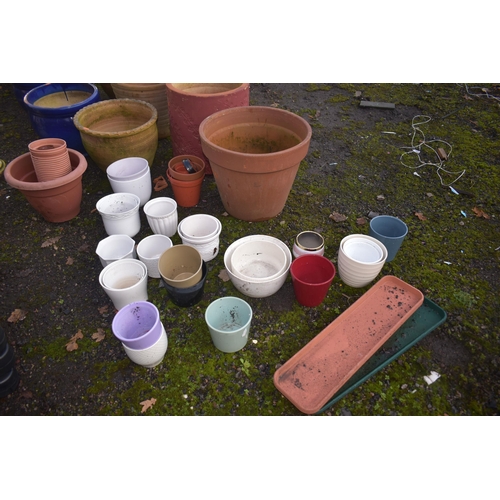 1006 - A SELECTION OF GLAZED, TERRACOTTA AND PLASTIC PLANTERS, of various sizes and styles (20+)