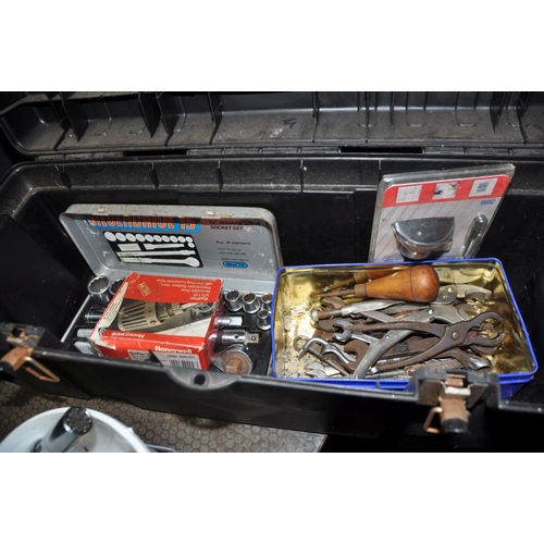 1078 - THREE TOOLBOXES, AND A CASE CONTAINING AUTOMOTIVE TOOLS including sockets, ratchets, spanners, screw... 