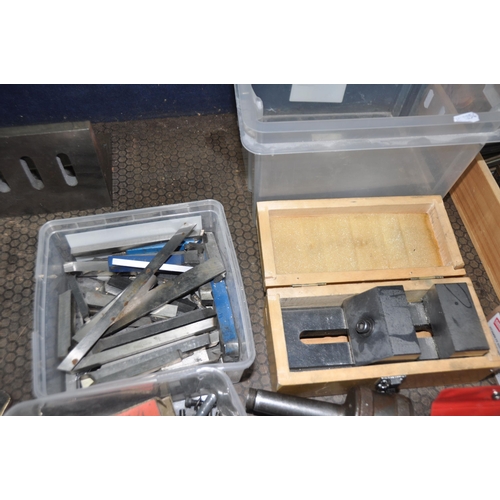 1086 - A COLLECTION OF ENGINEERS TEST EQUIPMENT AND LATHE ACCESSORIES, including Starrett depth gauge and m... 