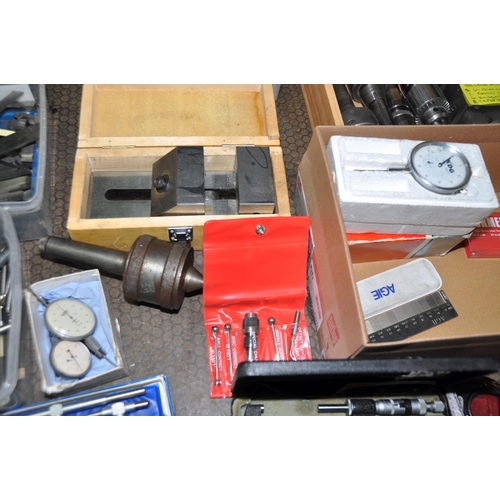 1086 - A COLLECTION OF ENGINEERS TEST EQUIPMENT AND LATHE ACCESSORIES, including Starrett depth gauge and m... 