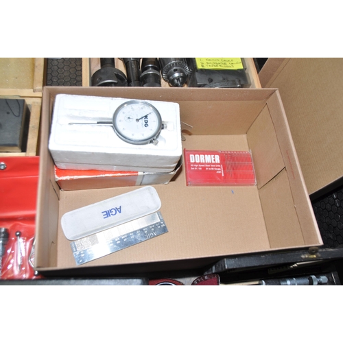 1086 - A COLLECTION OF ENGINEERS TEST EQUIPMENT AND LATHE ACCESSORIES, including Starrett depth gauge and m... 