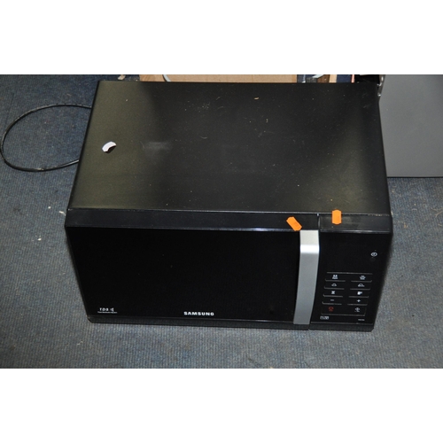 1093 - AN INDESIT 155RM1110S1 UNDER COUNTER FRIDGE width 55cm, depth 60cm height 85cm (PAT pass and working... 