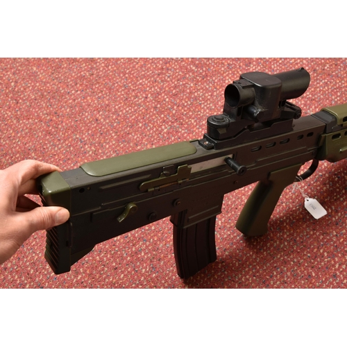 299 - AN SA80 STYLE BB GUN, fitted with removeable magazine, appears to be in working order