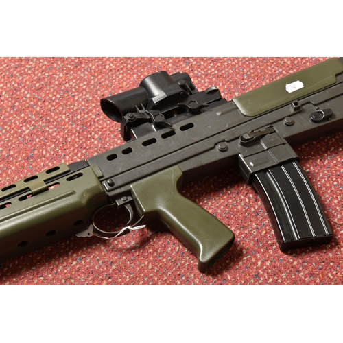 299 - AN SA80 STYLE BB GUN, fitted with removeable magazine, appears to be in working order