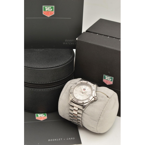 47 - A 'TAG HEUER' WRISTWATCH, quartz movement, round dial signed 'Tag Heuer' professional 200 meters, ba... 