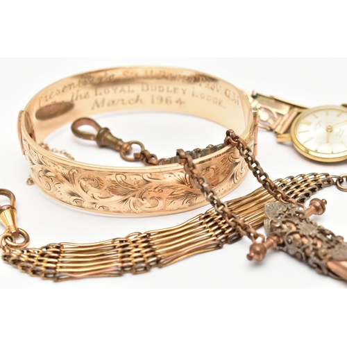 60 - A SELECTION OF GOLD PLATED ITEMS, to include a 9ct gold metal core hinged bangle with foliate patter... 