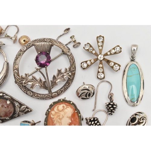 61 - A SELECTION OF SILVER AND WHITE METAL JEWELLERY, to include a silver sweetheart brooch in the form o... 