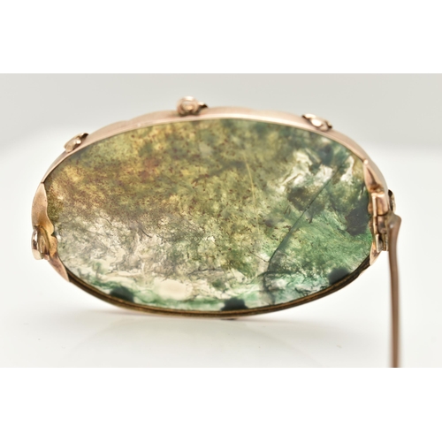 62 - A LARGE YELLOW METAL MOSS AGATE BROOCH, of an oval form, set with slice of moss agate (cracked), hel... 