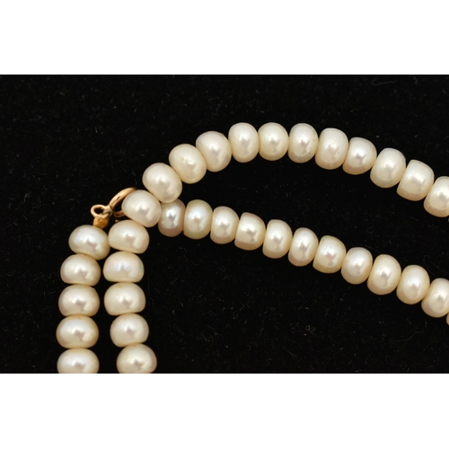 63 - A CULTURED FRESH WATER PEARL NECKLACE, a single strand necklace, fitted with a yellow metal clasp, a... 