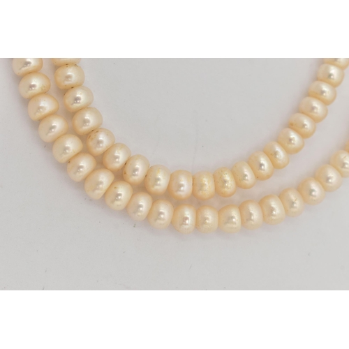 63 - A CULTURED FRESH WATER PEARL NECKLACE, a single strand necklace, fitted with a yellow metal clasp, a... 