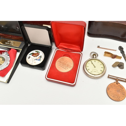 116 - A BOX OF ASSORTED ITEMS, to include a pair of silver chain linked cufflinks, hallmarked Birmingham, ... 