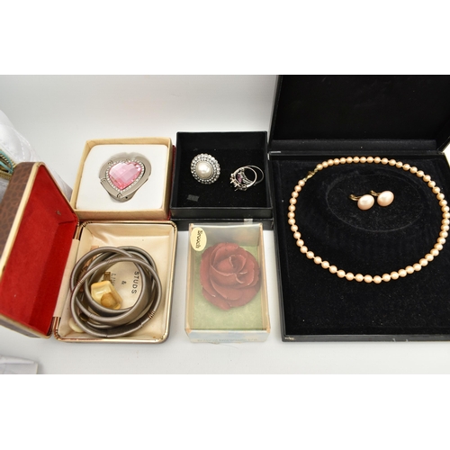 118 - A BOX OF ASSORTED COSTUME JEWELLERY, two bags of assorted beaded necklaces, chains, clip on earrings... 