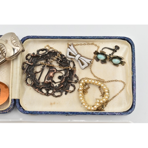 93 - A SMALL ASSORTMENT OF JEWELLERY, to include a yellow metal horse shoe stick pin, a paste set stick p... 