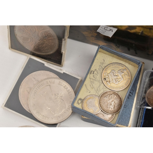 136 - A SMALL BOX OF MIXED COINS TO INCLUDE FIVE (5) GEORGE V GOOD GRADE 1935 CROWN COINS, other coins som... 