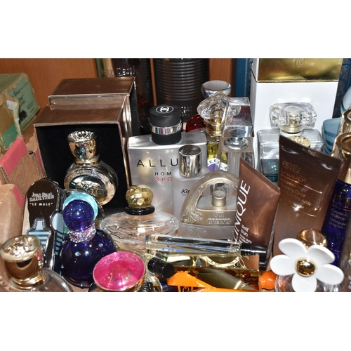 350 - A BOX AND LOOSE PERFUME BOTTLES AND COSMETICS, to include empty perfume bottles: Jean Paul Gaultier ... 