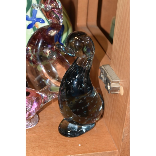 357 - A COLLECTION OF CERAMICS, GLASS WARE AND DECORATIVE FIGURES, to include a Whitefriars Dilly Duck in ... 