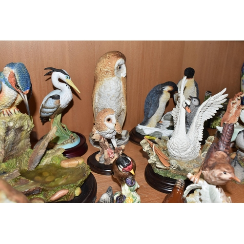 357 - A COLLECTION OF CERAMICS, GLASS WARE AND DECORATIVE FIGURES, to include a Whitefriars Dilly Duck in ... 