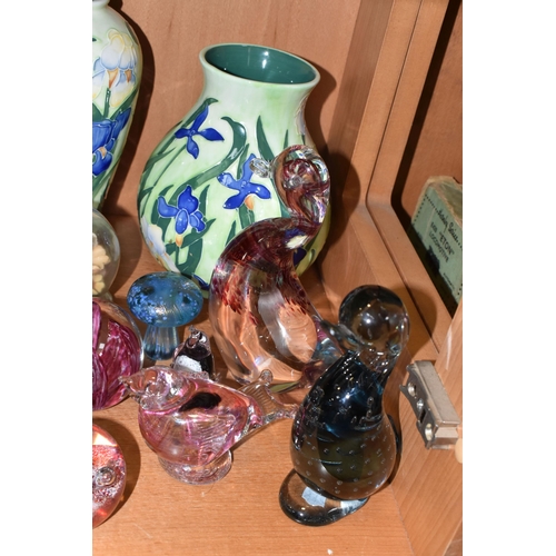 357 - A COLLECTION OF CERAMICS, GLASS WARE AND DECORATIVE FIGURES, to include a Whitefriars Dilly Duck in ... 