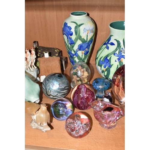 357 - A COLLECTION OF CERAMICS, GLASS WARE AND DECORATIVE FIGURES, to include a Whitefriars Dilly Duck in ... 