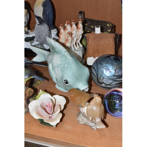 357 - A COLLECTION OF CERAMICS, GLASS WARE AND DECORATIVE FIGURES, to include a Whitefriars Dilly Duck in ... 