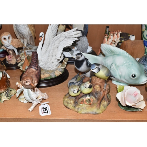 357 - A COLLECTION OF CERAMICS, GLASS WARE AND DECORATIVE FIGURES, to include a Whitefriars Dilly Duck in ... 